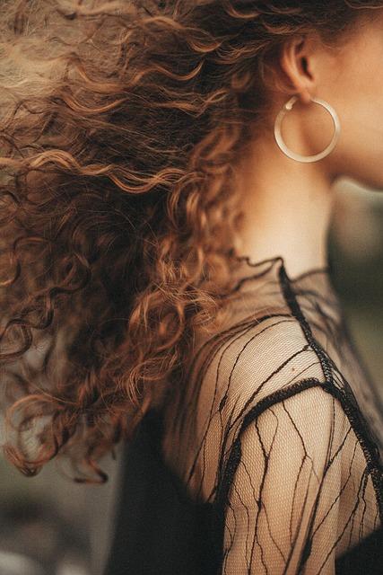Expert Tips for Applying Curl Creams to Avoid Crunchiness